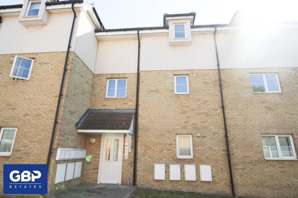 Flat Courtyard Mews in Greater London
