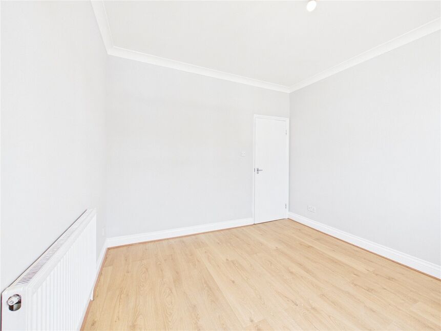 Flat Upton Lane in Greater London
