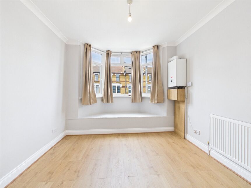 Flat Upton Lane in Greater London