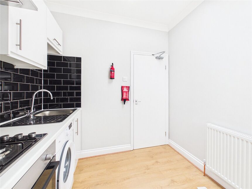 Flat Upton Lane in Greater London