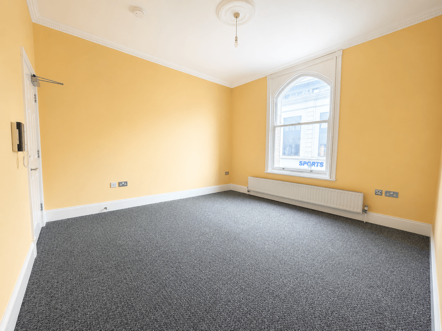 Flat Lansdowne Road in Greater London
