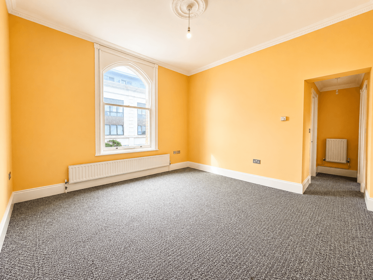 Flat Lansdowne Road in Greater London