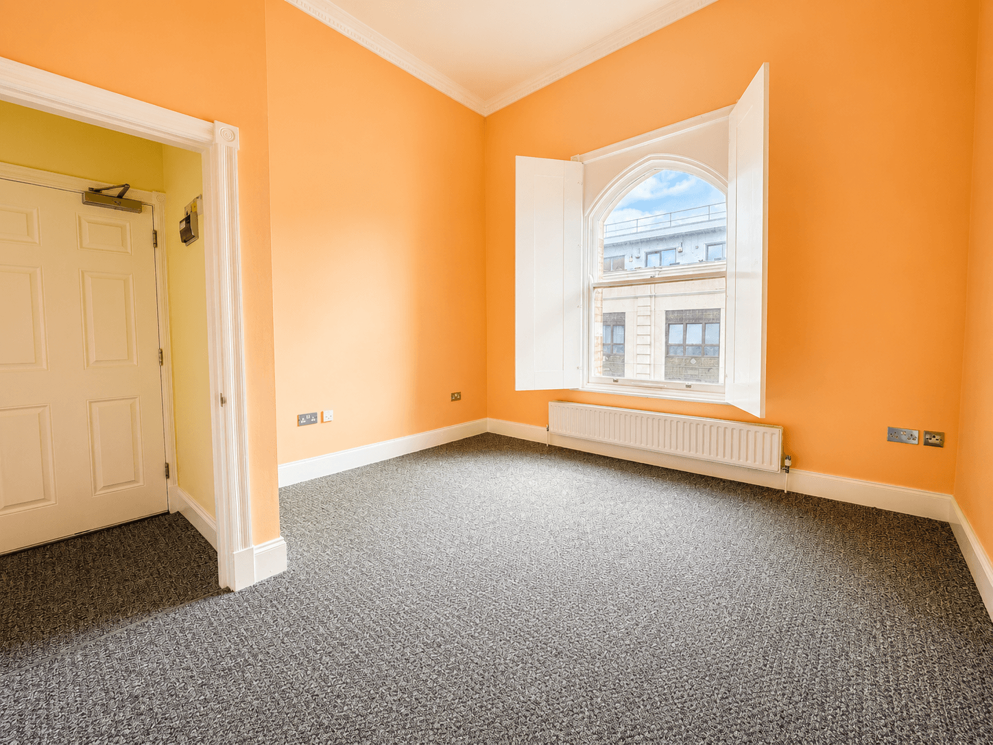 Flat Lansdowne Road in Greater London