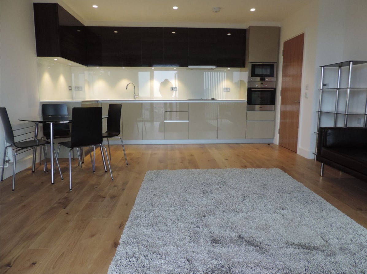 Flat Rathbone Market in Greater London