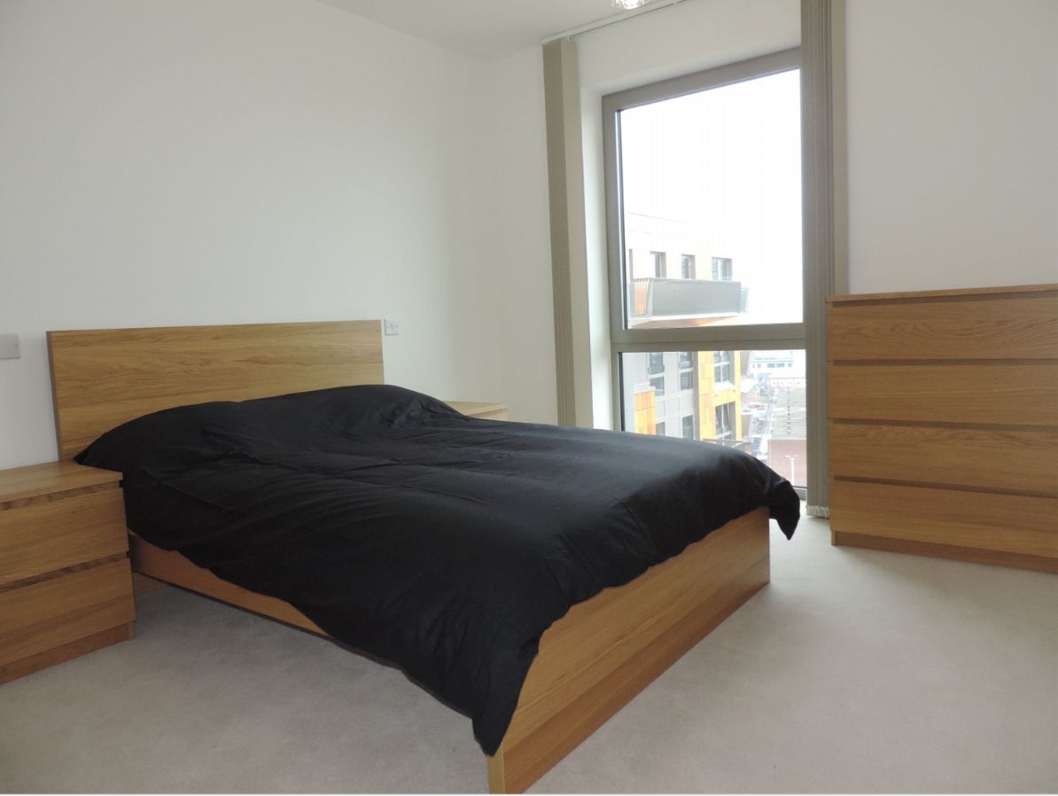 Flat Barking Road in Greater London