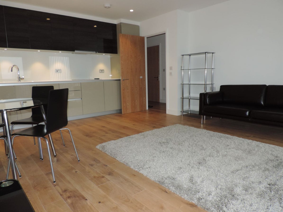Flat Rathbone Market in Greater London