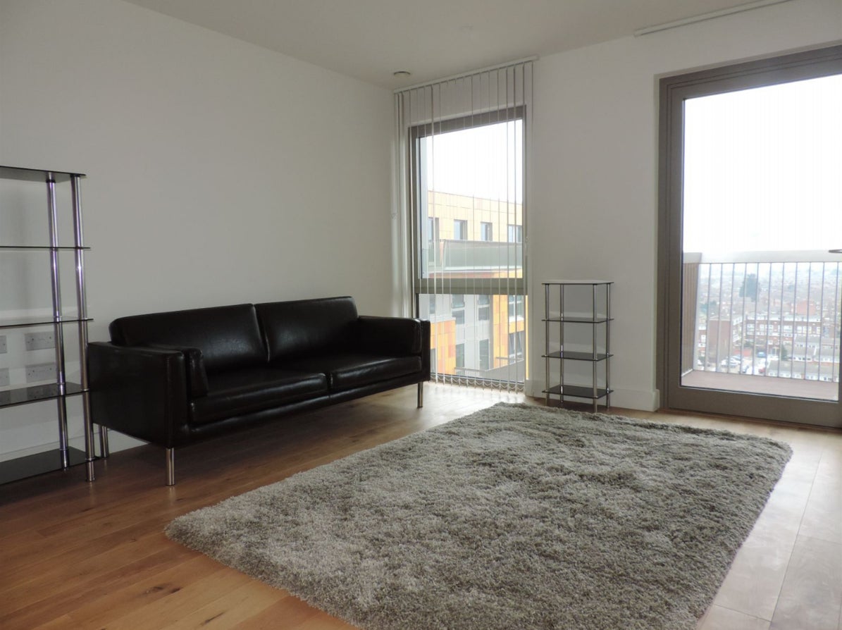 Flat Rathbone Market in Greater London