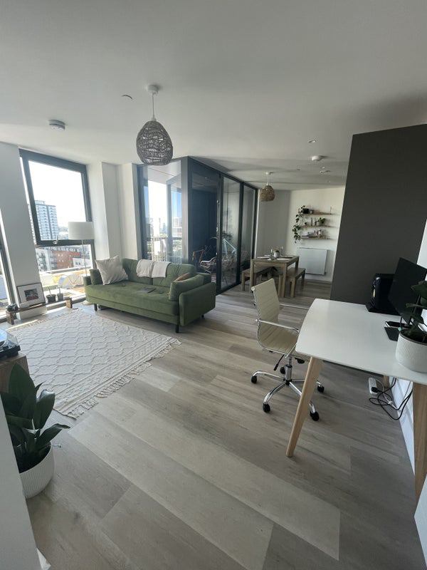 Flat Marshgate Lane in Greater London