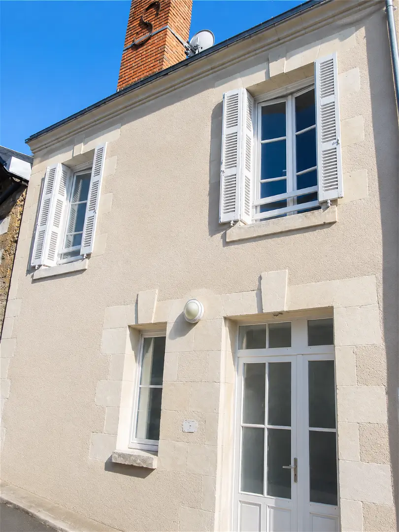House Place du Souvenir Français in Moncontour