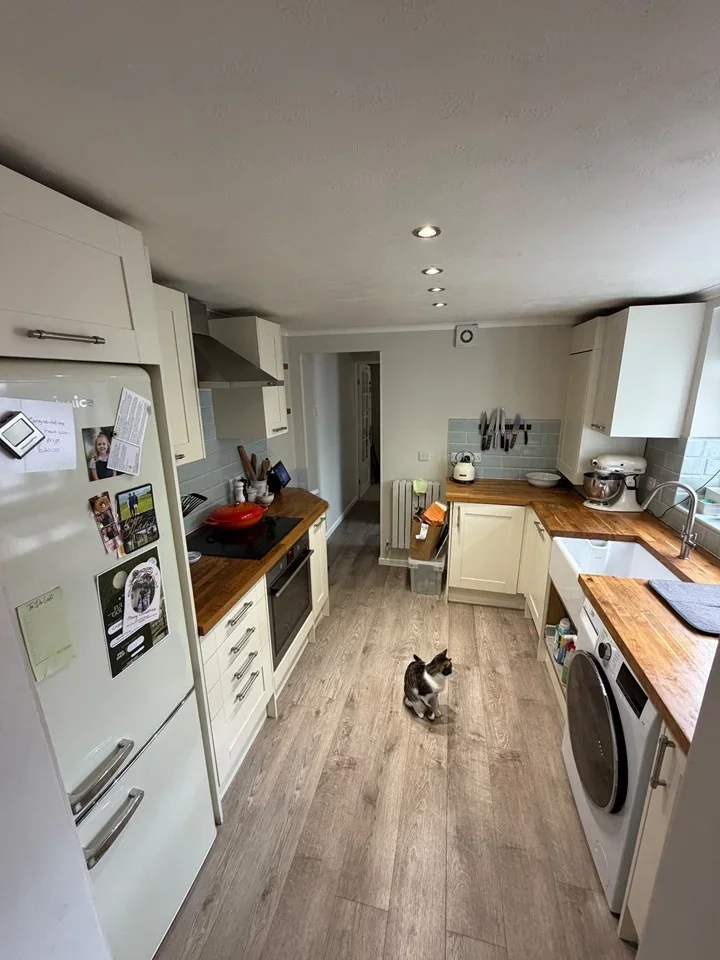 Room Wellington Road in Greater London