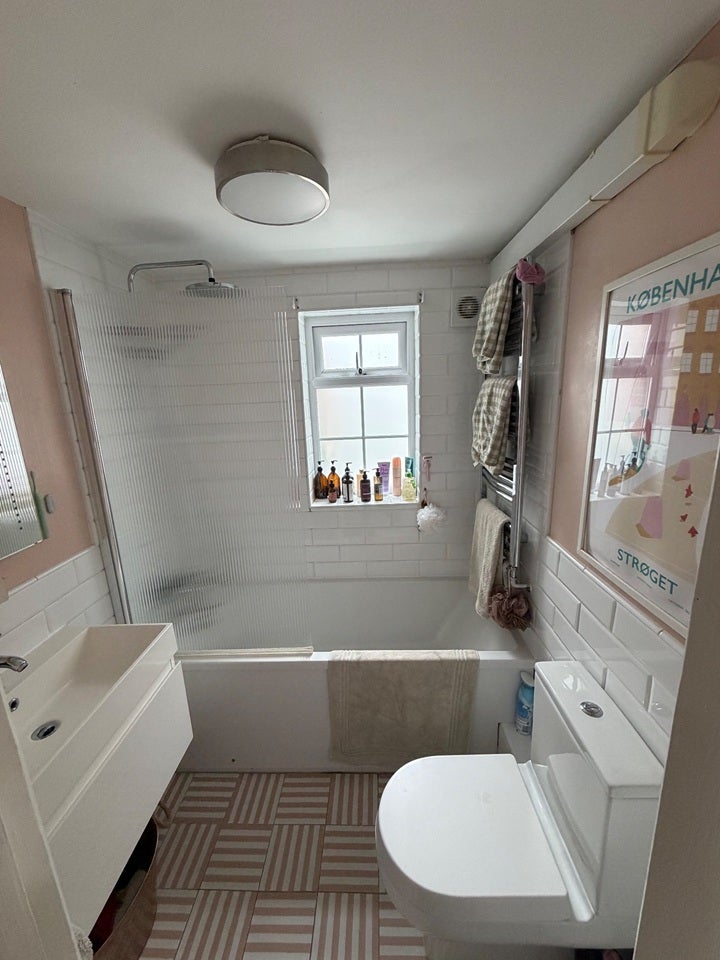 Room Wellington Road in Greater London