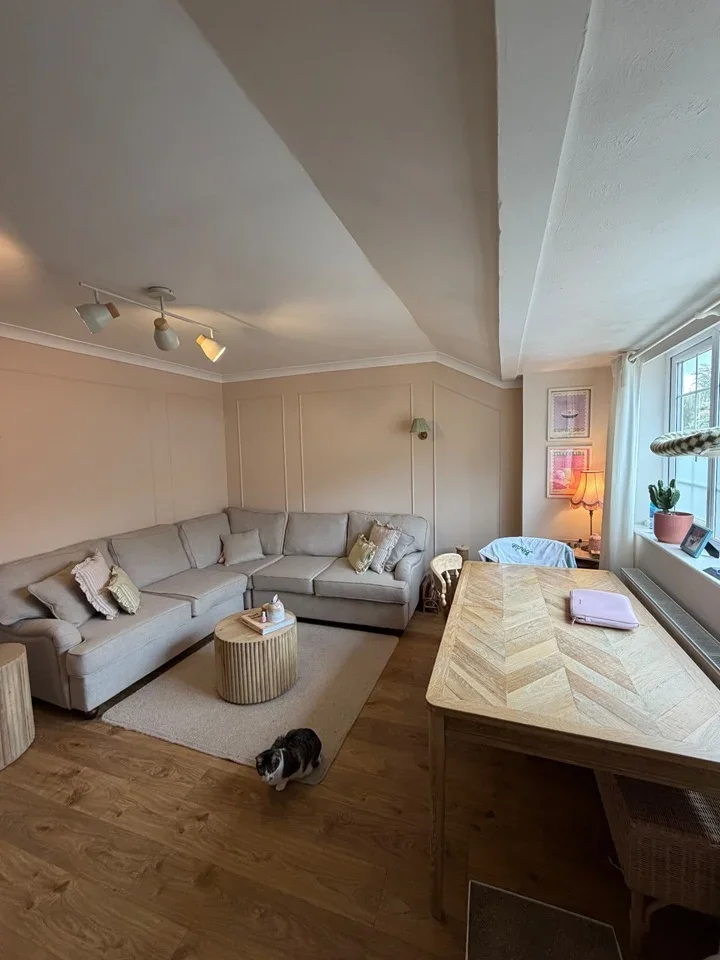 Room Wellington Road in Greater London