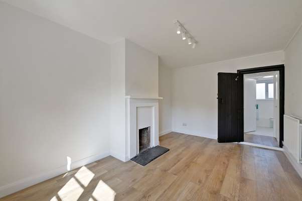 Flat Warbrook Lane in Hart