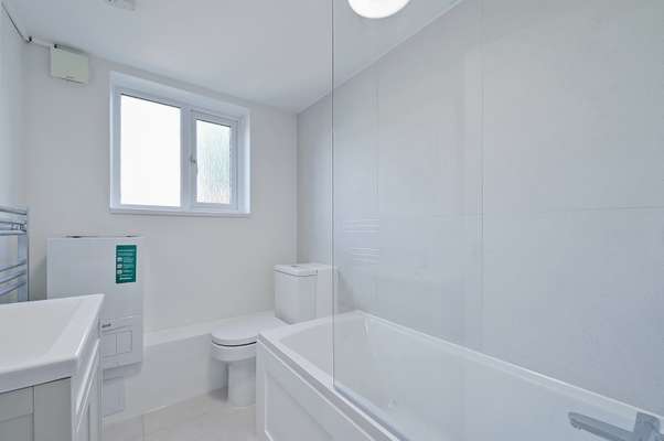 Flat Warbrook Lane in Hart