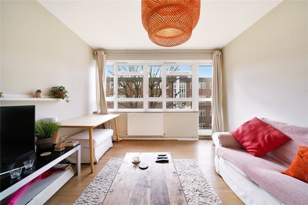 Flat Portobello Court in London
