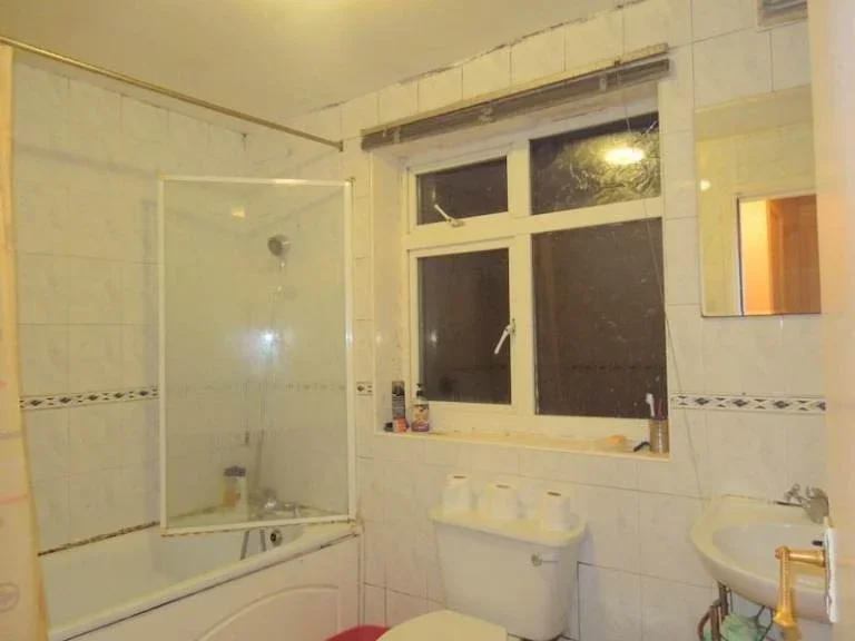 Room Lyon Park Avenue in Greater London