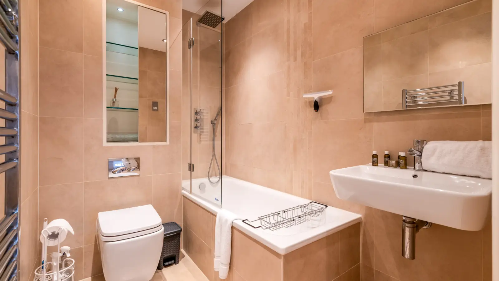 Flat Marsden Street in Greater London