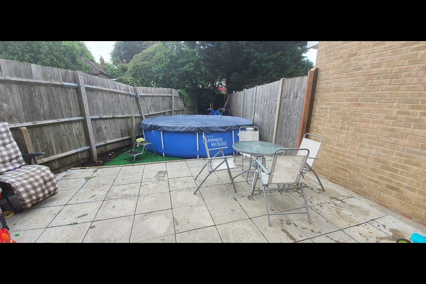 House Keeling Road in Greater London