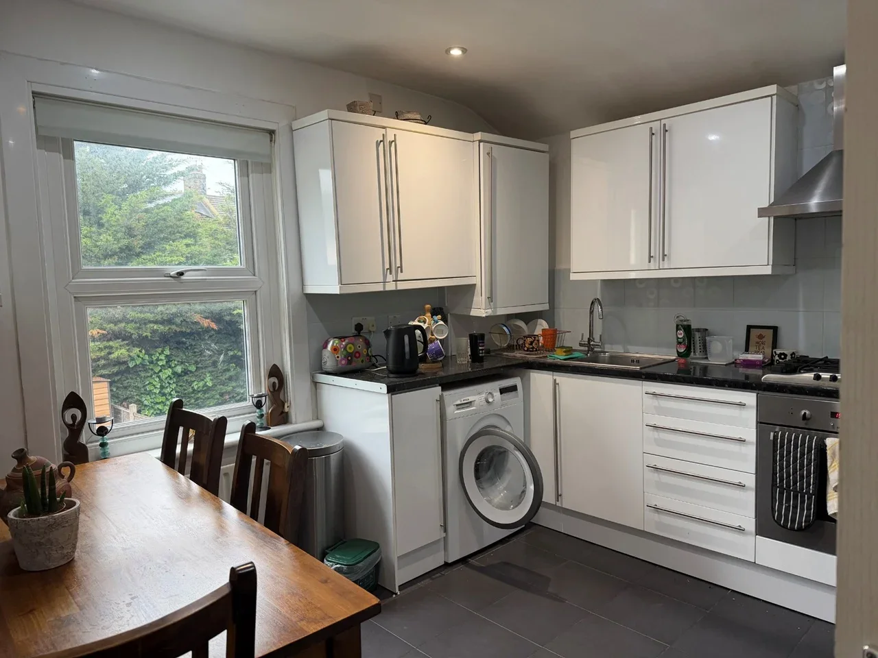 Room Harley Road in Greater London