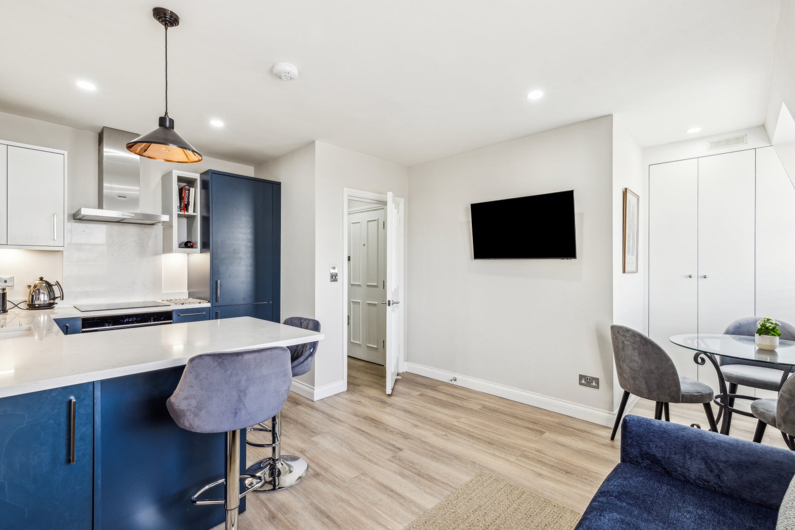 Flat Leinster Square in City of Westminster