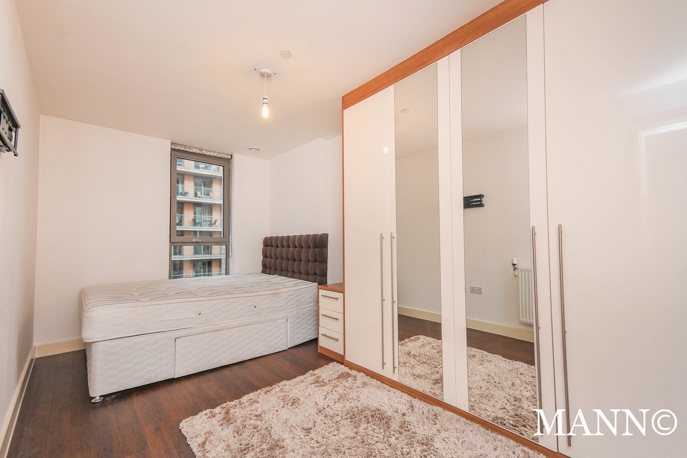Flat Cornmill Lane in Greater London