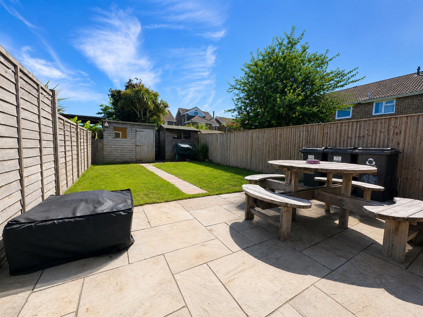 House Esmonde Close in Lee-on-the-Solent