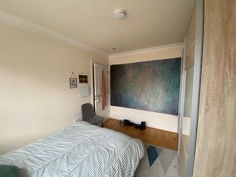 Room Elthruda Road in Greater London