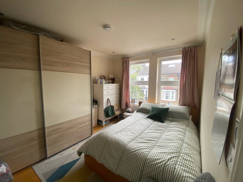 Room Elthruda Road in Greater London