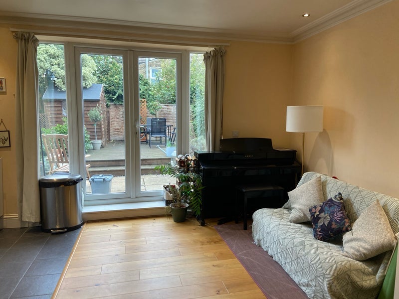 Room Elthruda Road in Greater London