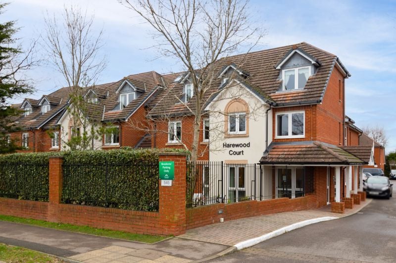 Flat Limpsfield Road in Greater London