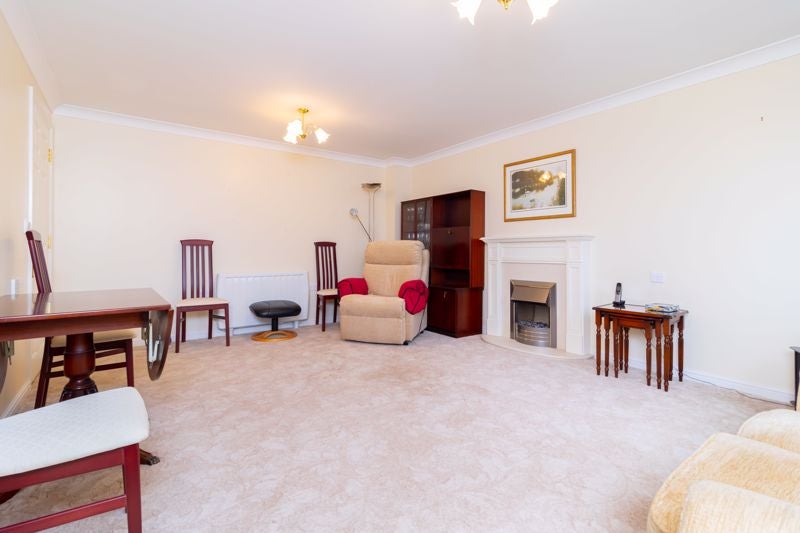 Flat Limpsfield Road in Greater London