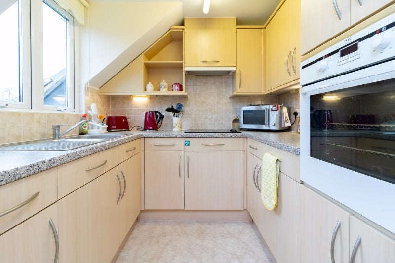 Flat Limpsfield Road in Greater London