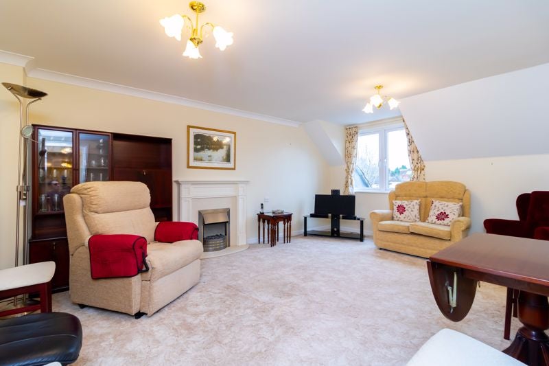 Flat Limpsfield Road in Greater London