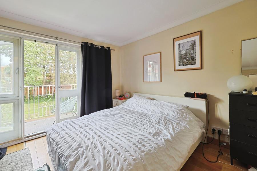 Flat Fitzjohn's Avenue in London