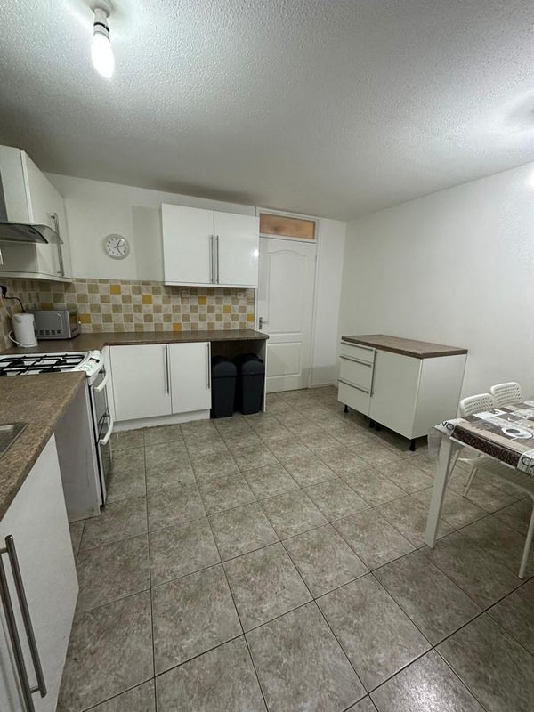 Room Ermine Road in Greater London