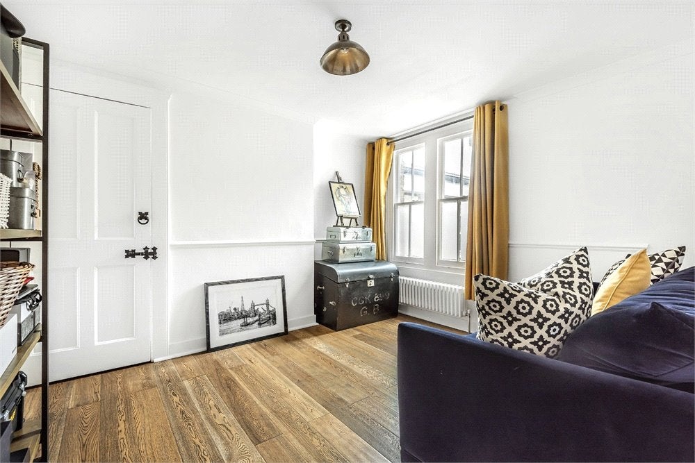 Flat Lynton Road in Greater London