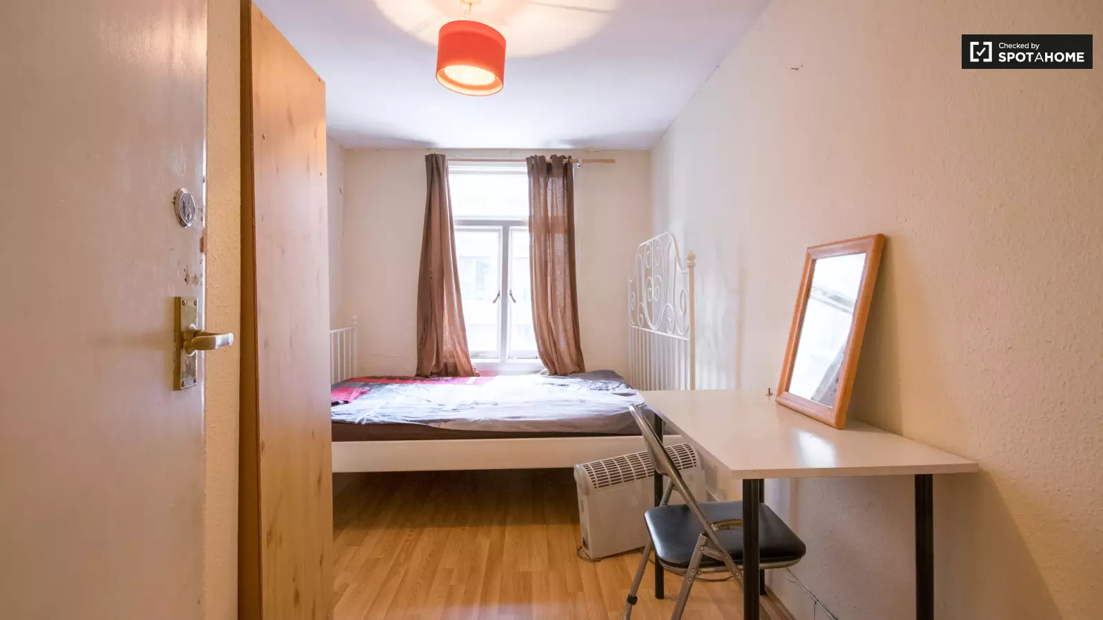 Flat Vauxhall Bridge Road in City of Westminster