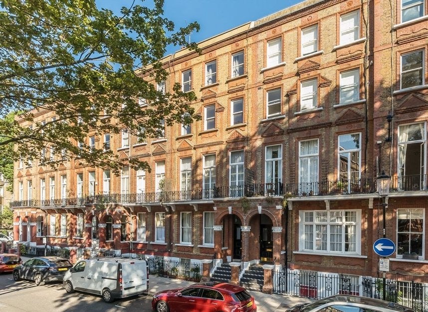 Flat Nevern Square in Greater London