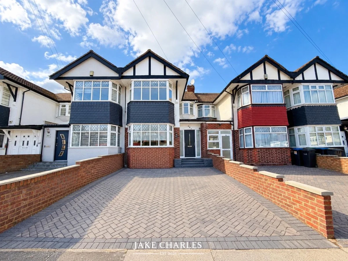 House Empire Avenue in Greater London