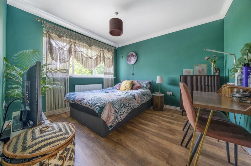 Room Clewer Hill Road in Windsor