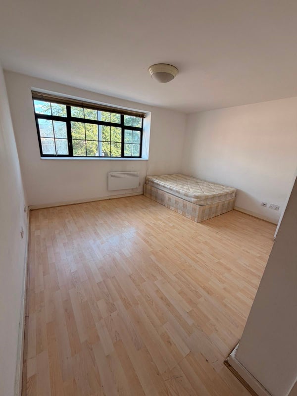 Room Shernhall Street in Greater London
