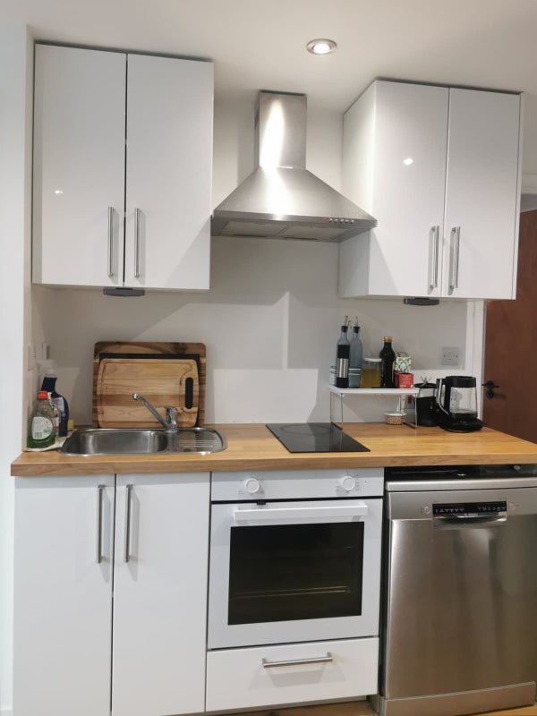 Room Empire Avenue in Greater London