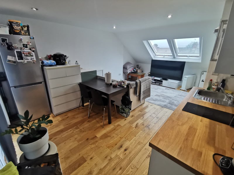 Room Empire Avenue in Greater London
