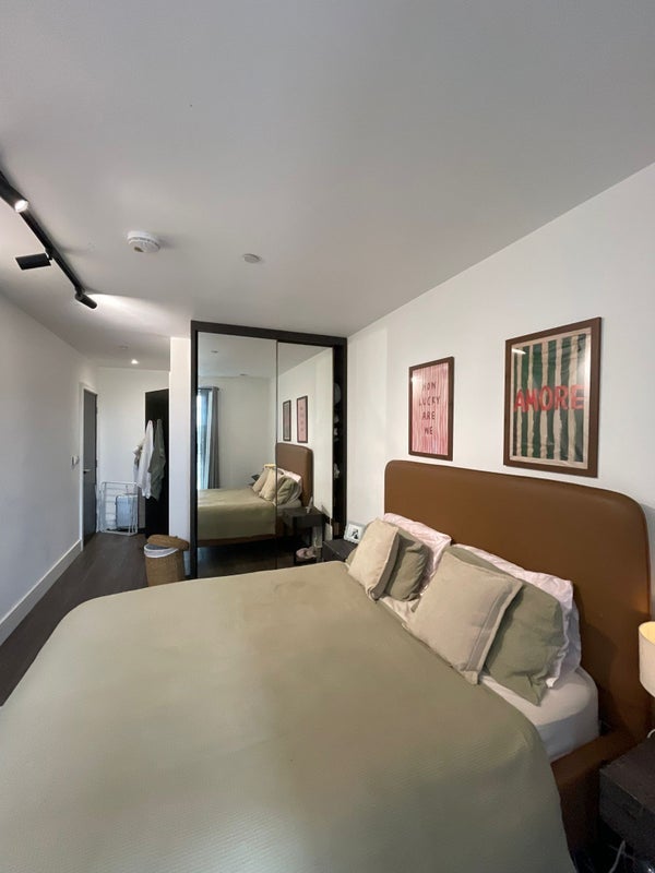 Flat Victoria Road in Greater London