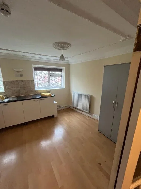 Room Girdwood Road in Greater London