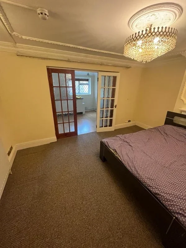 Room Girdwood Road in Greater London