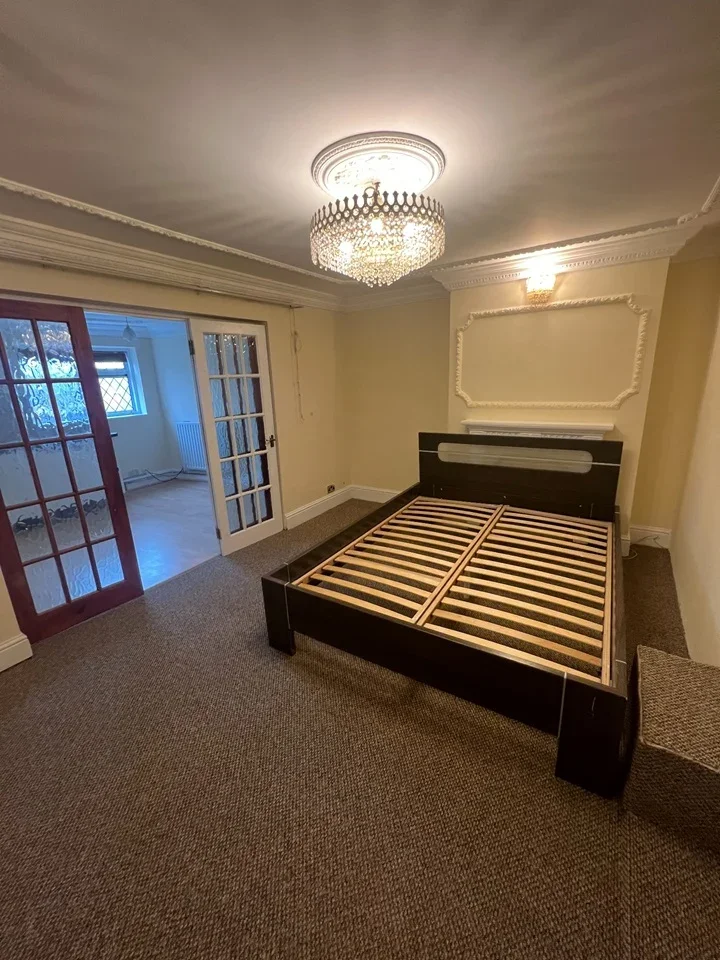 Room Girdwood Road in Greater London