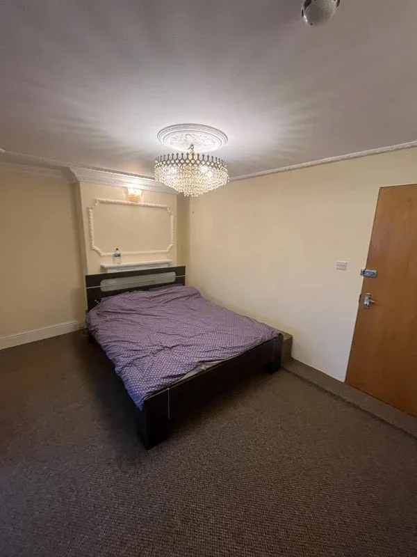 Room Girdwood Road in Greater London