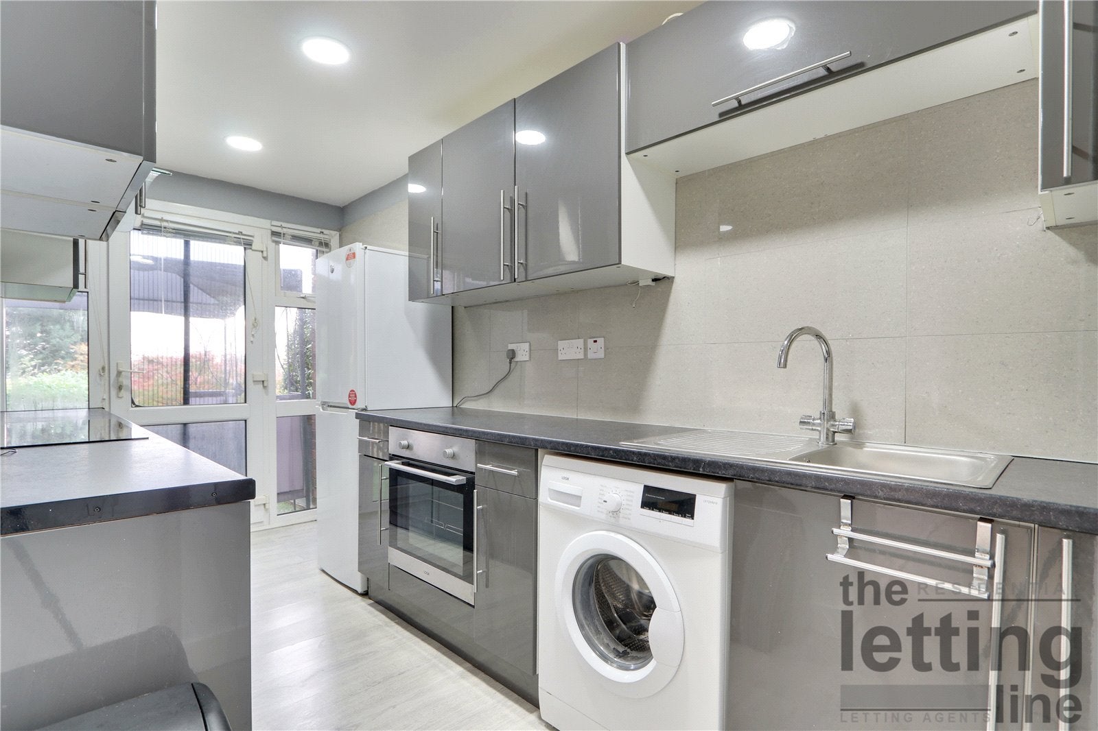 Flat Cavell Drive in Greater London