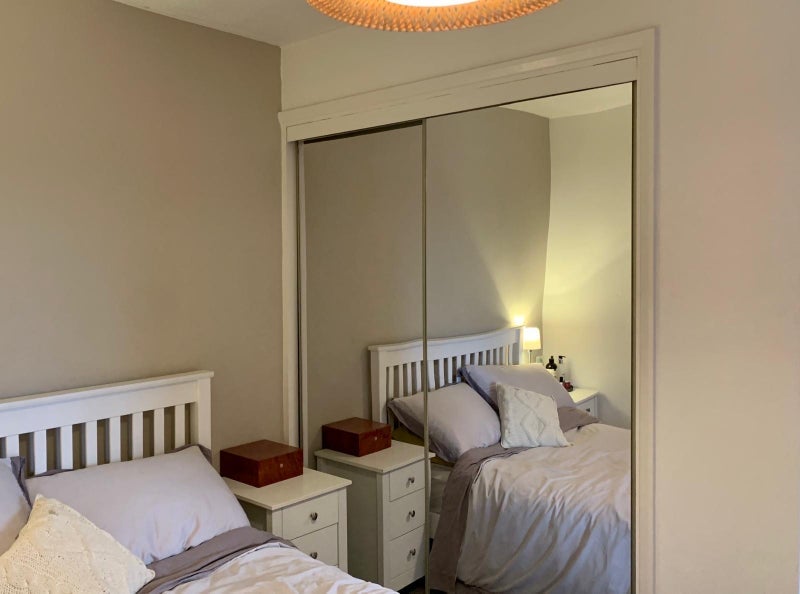 Flat Warwick Gardens in Greater London
